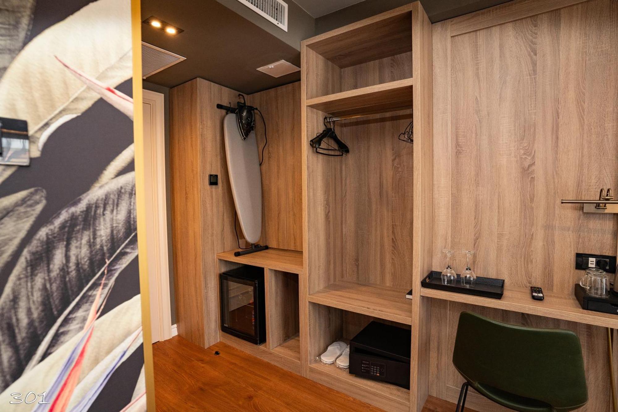 Cosmopolita Boutique Hotel Тимишоара Экстерьер фото