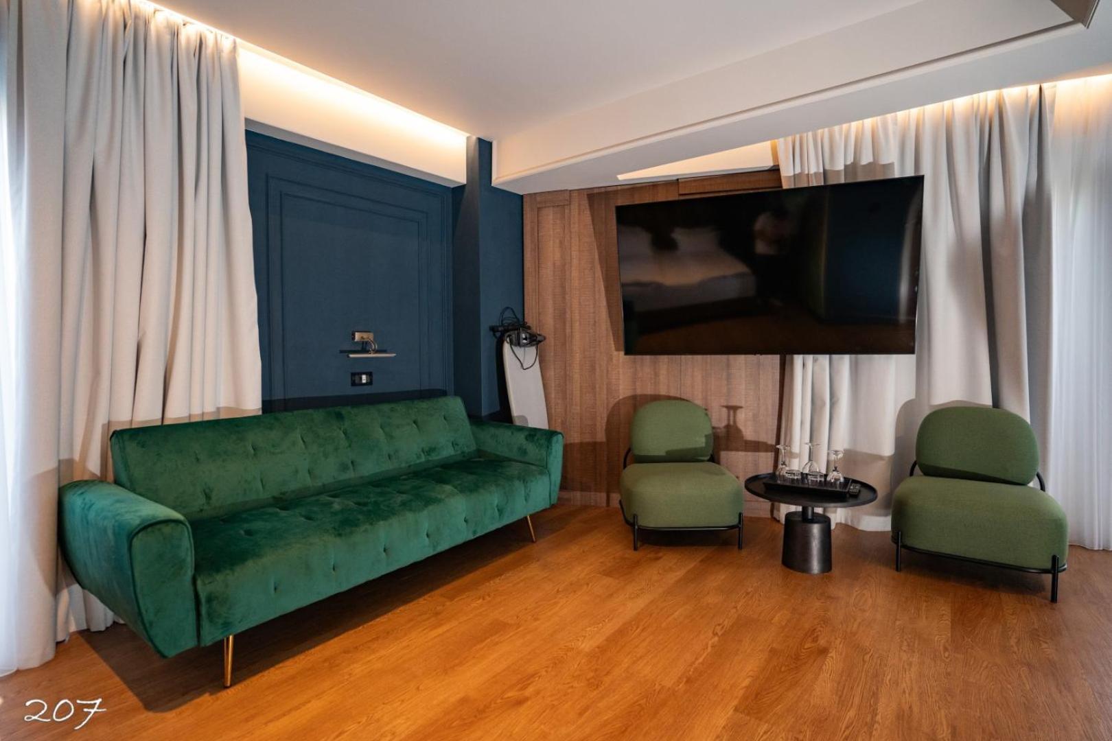 Cosmopolita Boutique Hotel Тимишоара Экстерьер фото