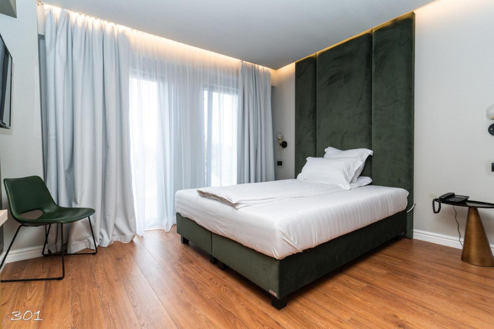 Cosmopolita Boutique Hotel Тимишоара Экстерьер фото