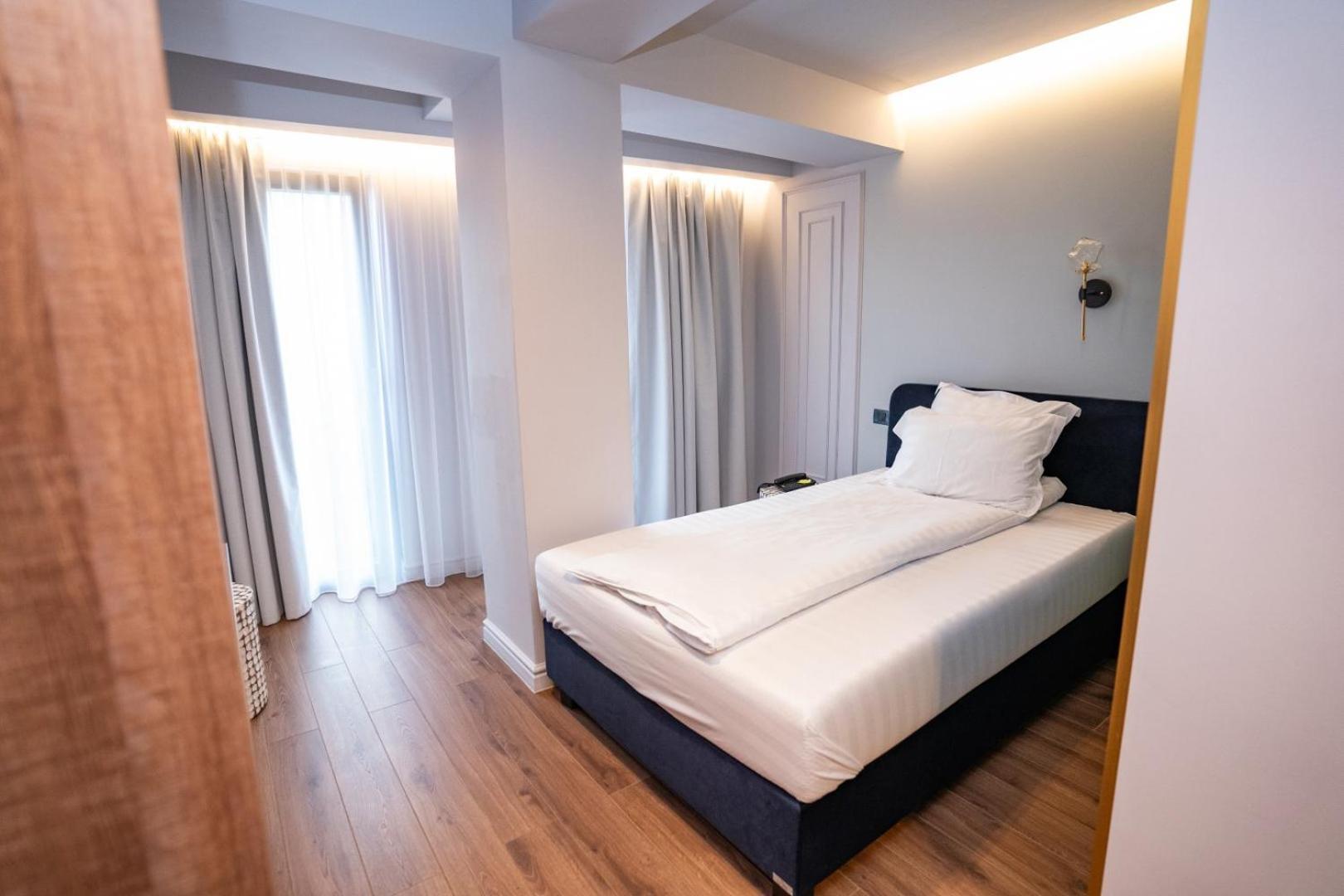 Cosmopolita Boutique Hotel Тимишоара Экстерьер фото