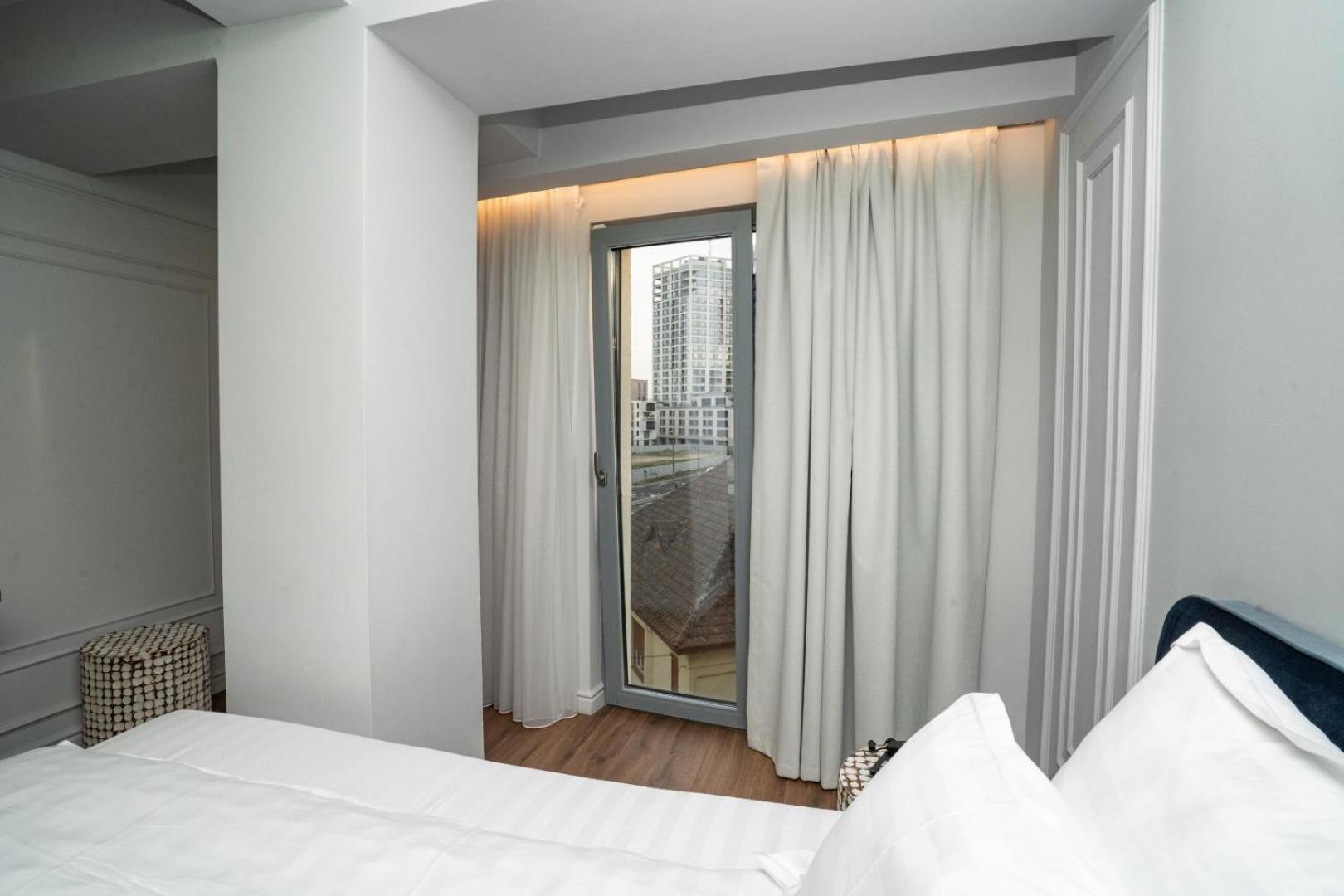 Cosmopolita Boutique Hotel Тимишоара Экстерьер фото