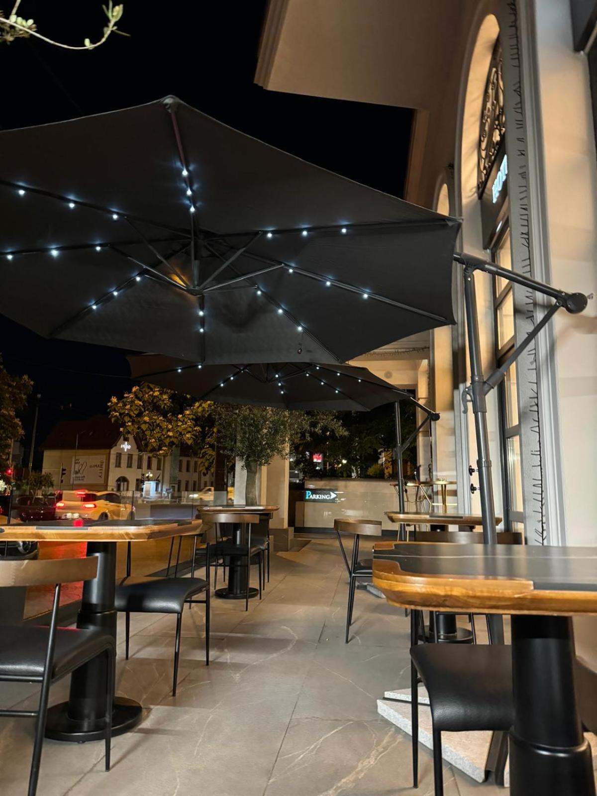 Cosmopolita Boutique Hotel Тимишоара Экстерьер фото