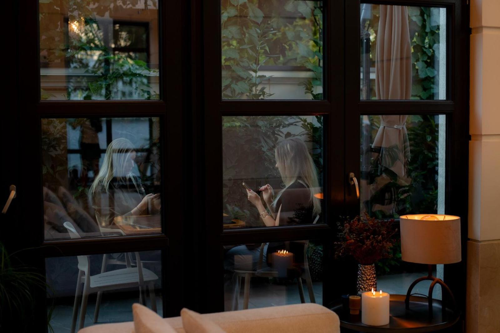 Cosmopolita Boutique Hotel Тимишоара Экстерьер фото