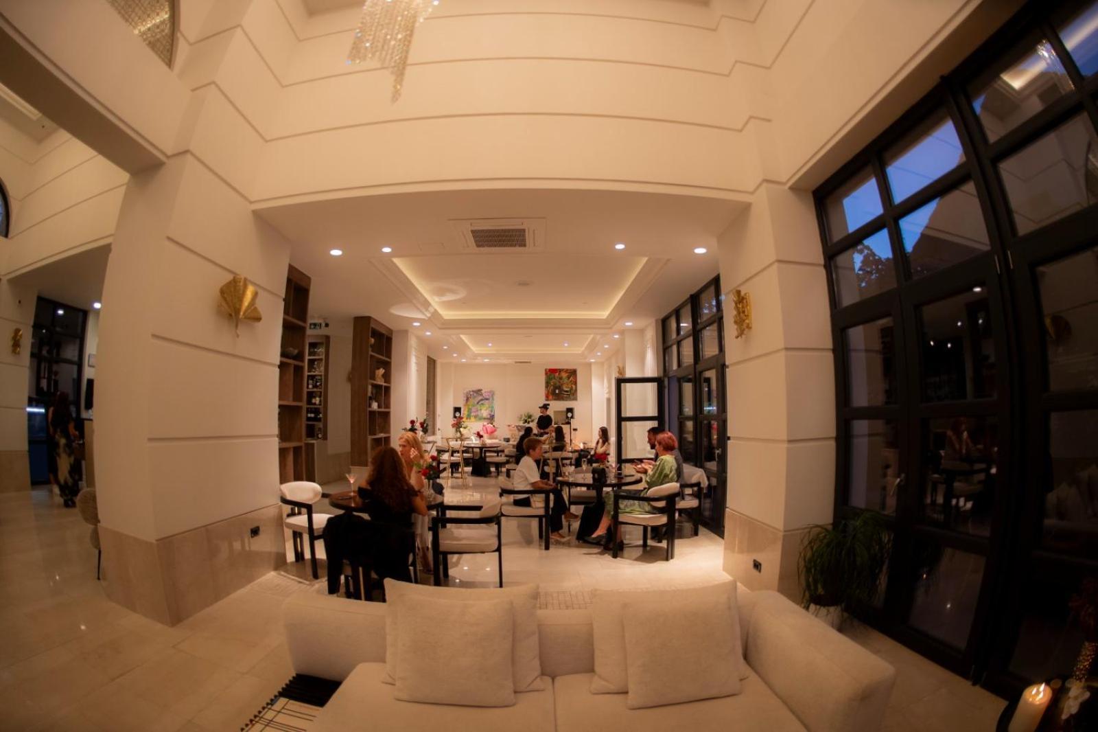 Cosmopolita Boutique Hotel Тимишоара Экстерьер фото