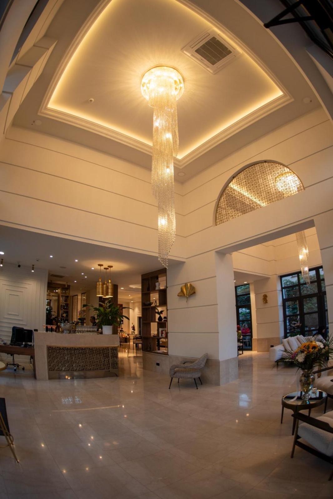 Cosmopolita Boutique Hotel Тимишоара Экстерьер фото