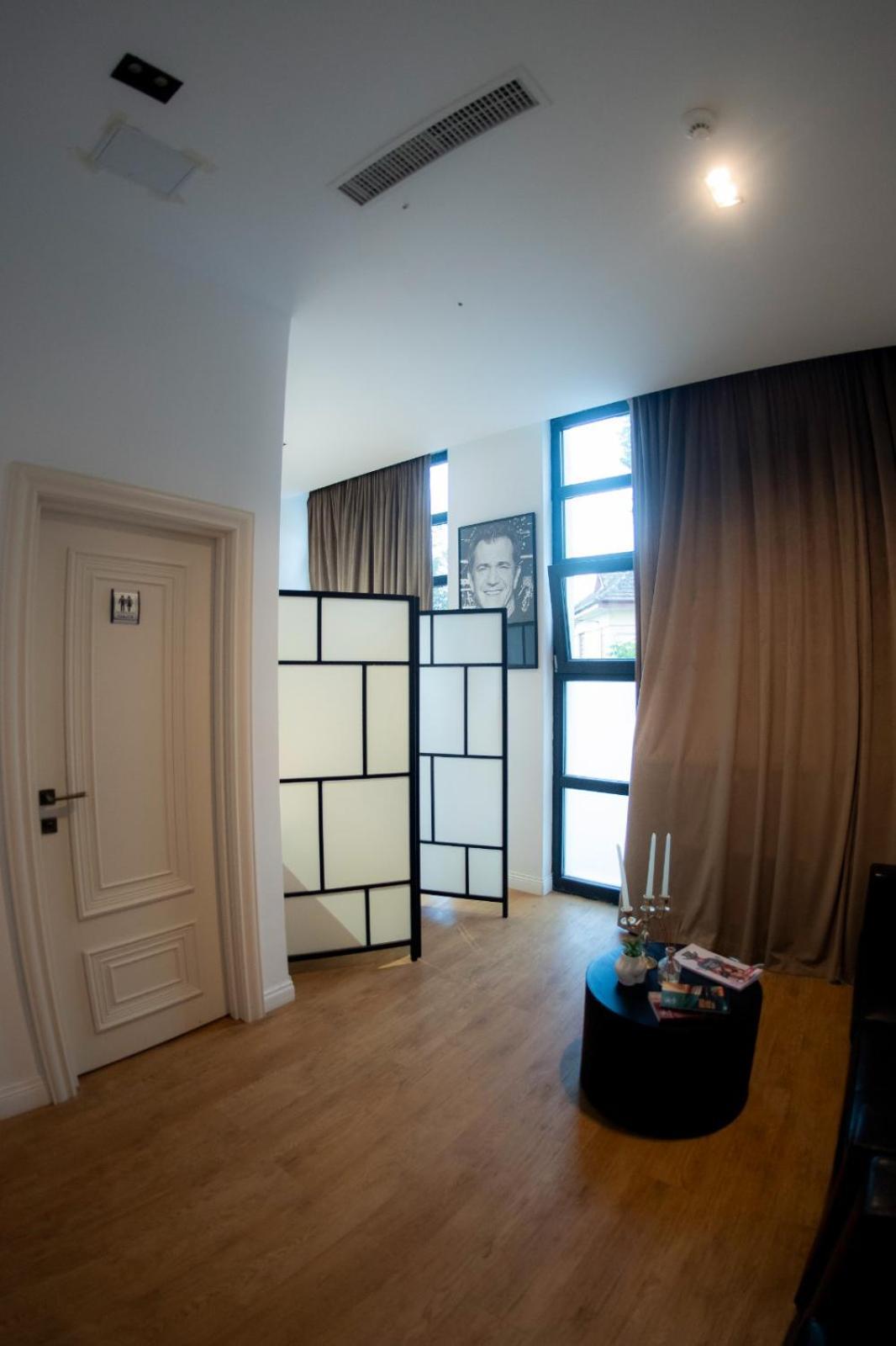 Cosmopolita Boutique Hotel Тимишоара Экстерьер фото