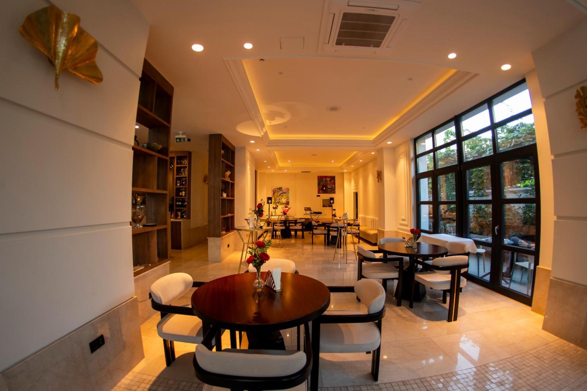 Cosmopolita Boutique Hotel Тимишоара Экстерьер фото
