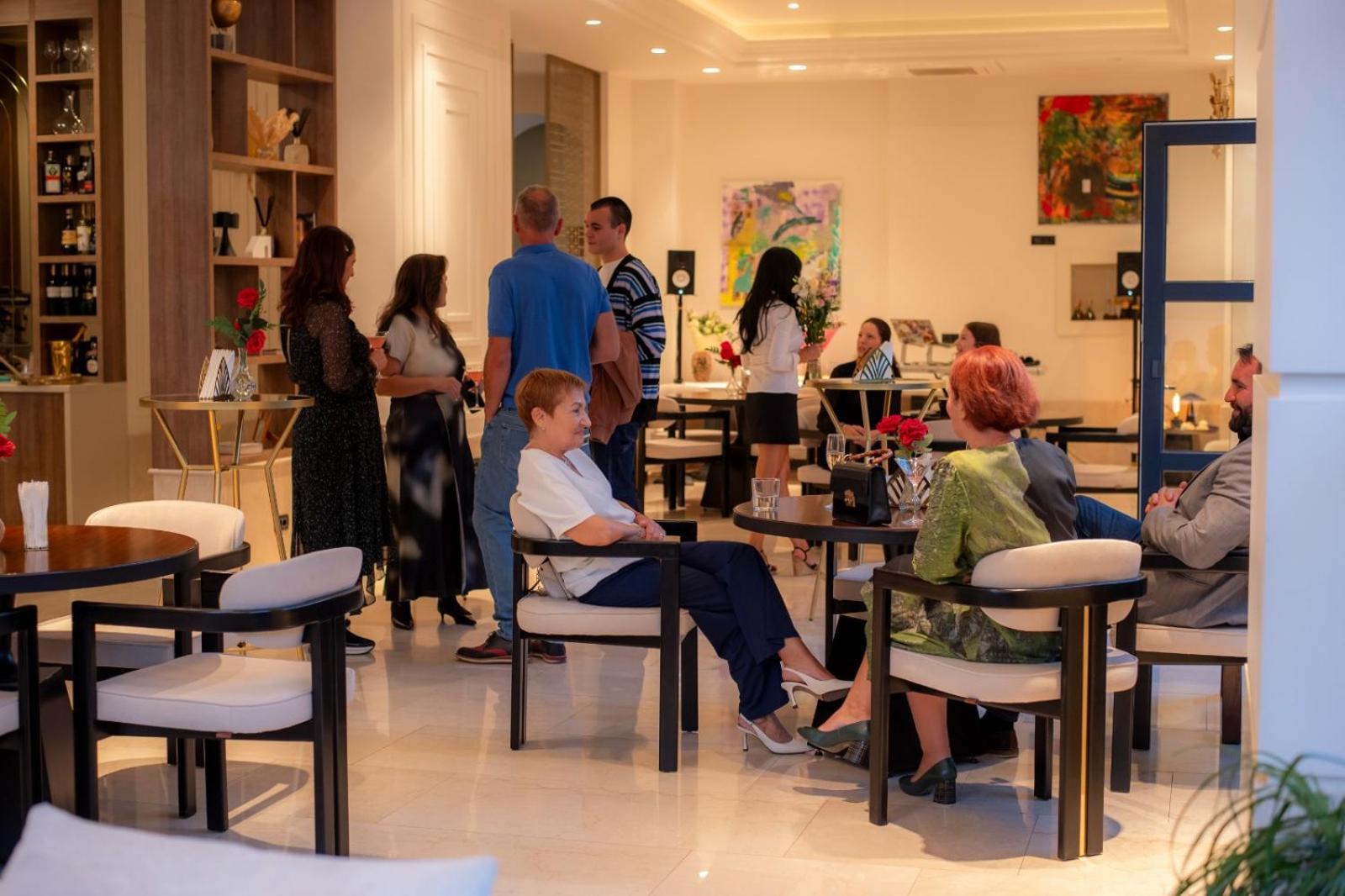 Cosmopolita Boutique Hotel Тимишоара Экстерьер фото