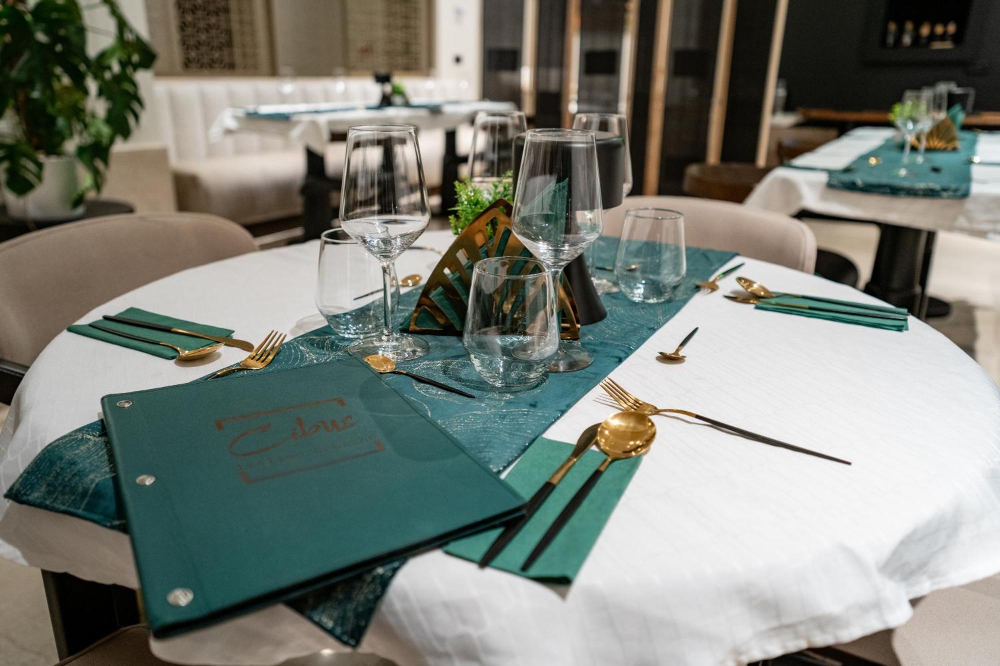 Cosmopolita Boutique Hotel Тимишоара Экстерьер фото